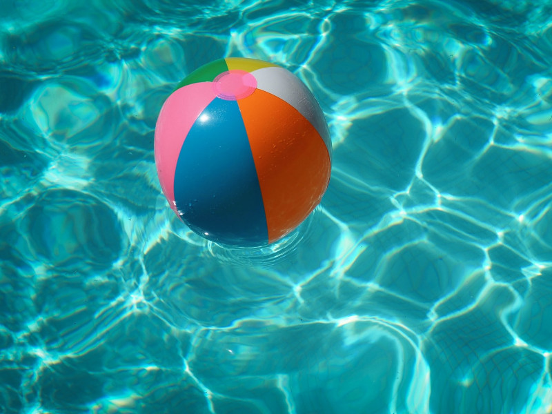 Piłki plażowe – najlepsze gadżety reklamowe na lato