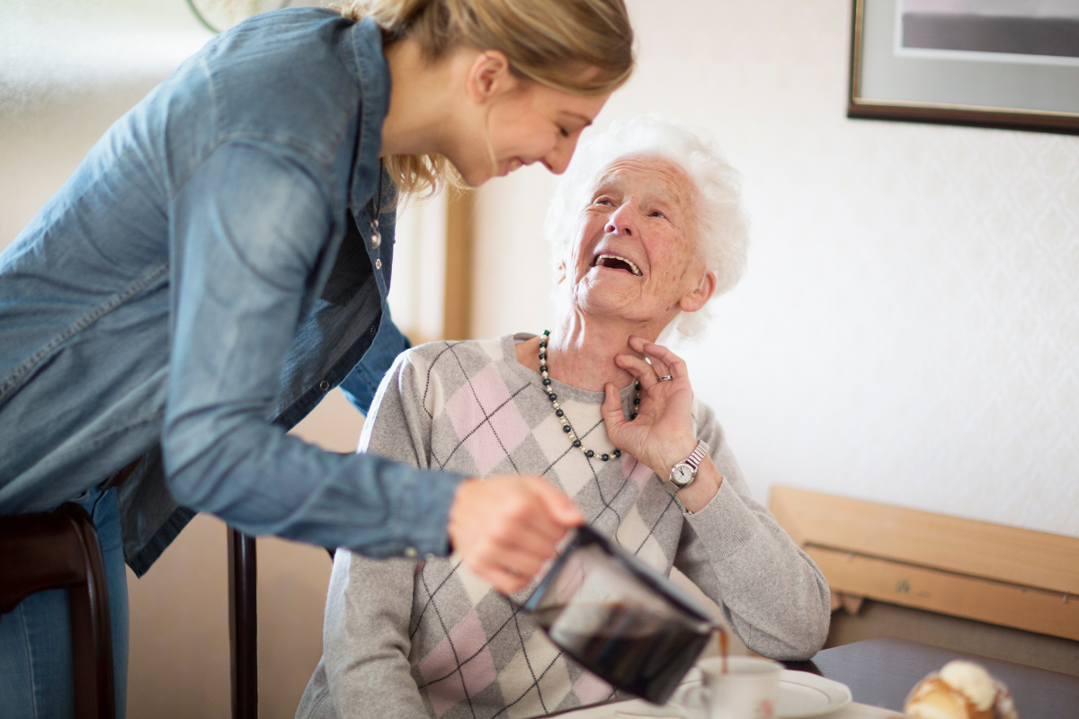 Zasiłek opiekuńczy na osobę starszą – najważniejsze informacje